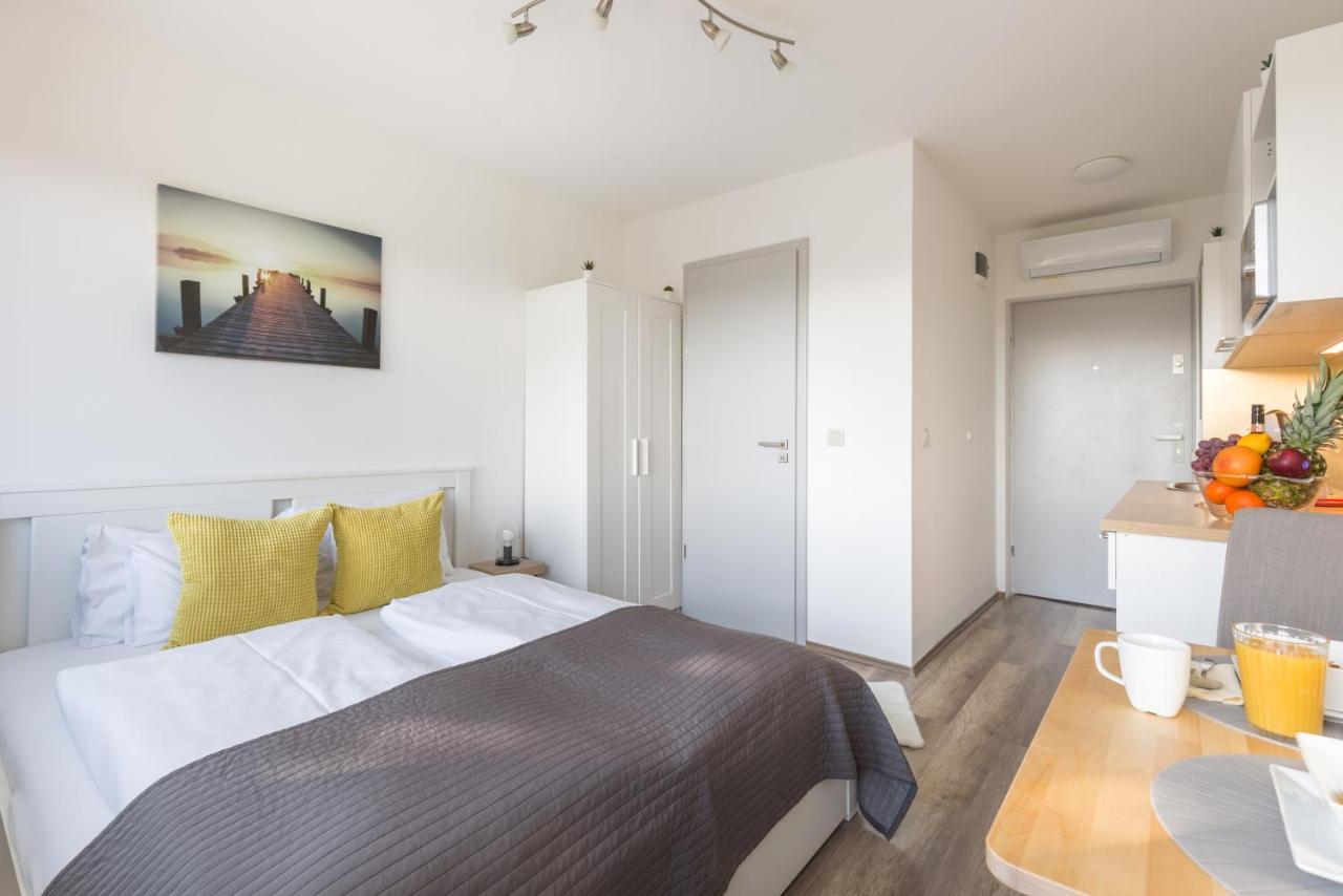 Pauzo Balaton Aparthotel Balatonfoldvar Ngoại thất bức ảnh