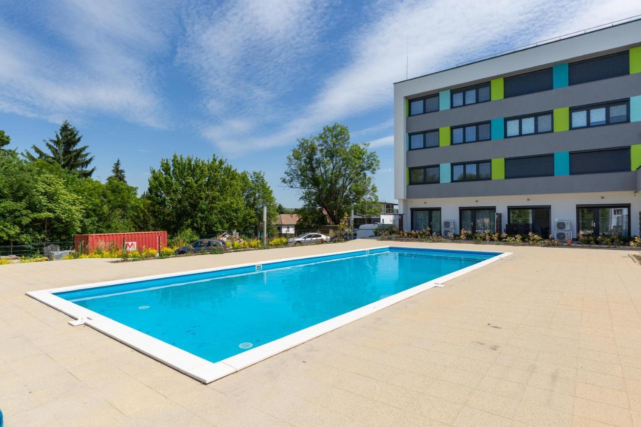 Pauzo Balaton Aparthotel Balatonfoldvar Ngoại thất bức ảnh