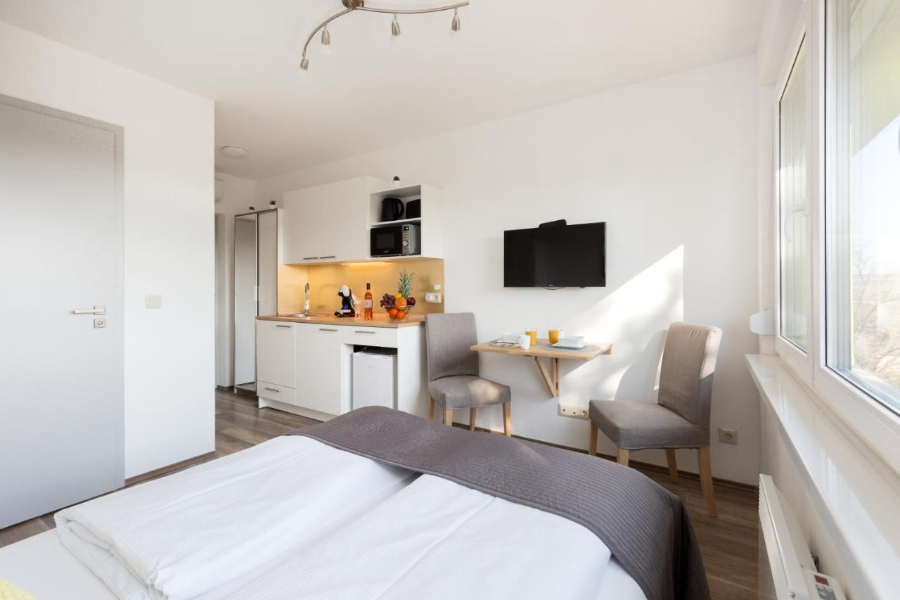 Pauzo Balaton Aparthotel Balatonfoldvar Ngoại thất bức ảnh