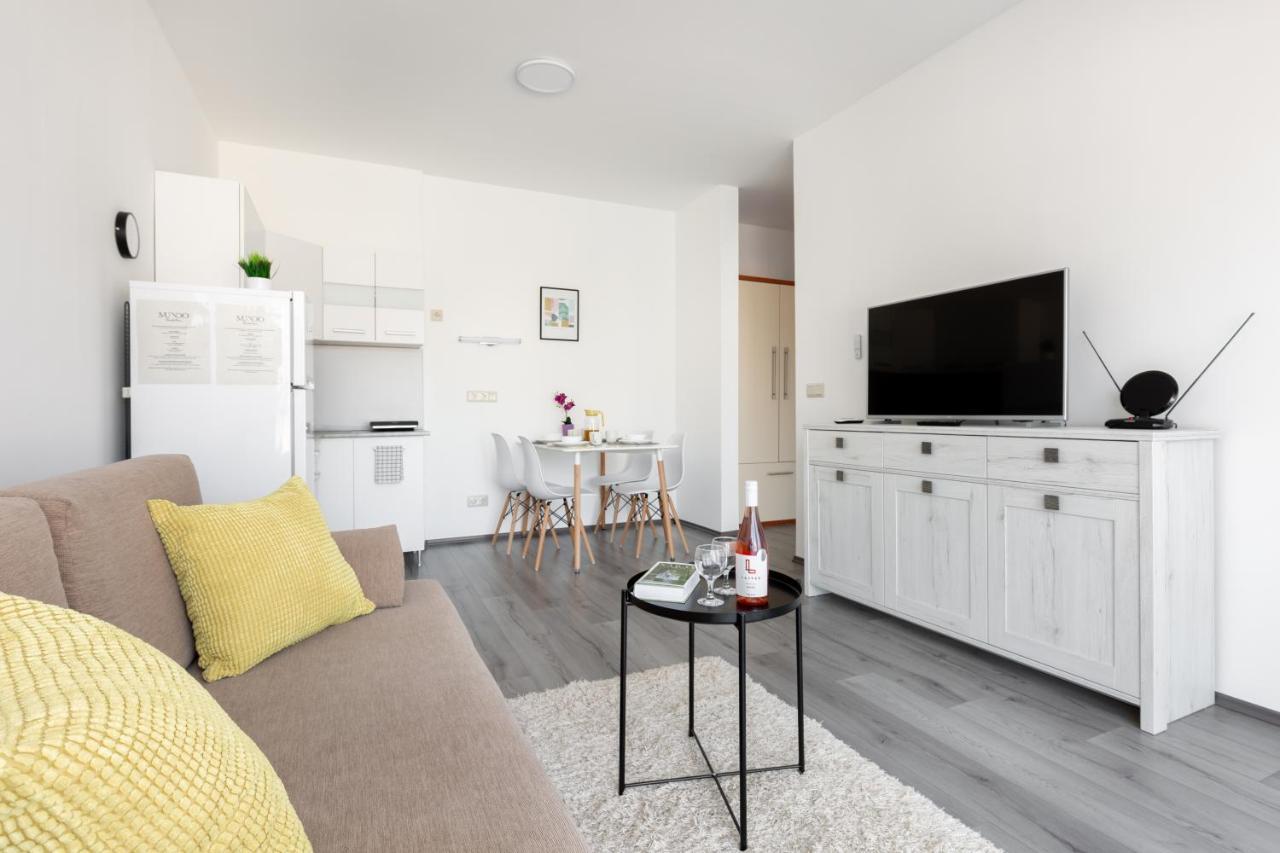 Pauzo Balaton Aparthotel Balatonfoldvar Ngoại thất bức ảnh