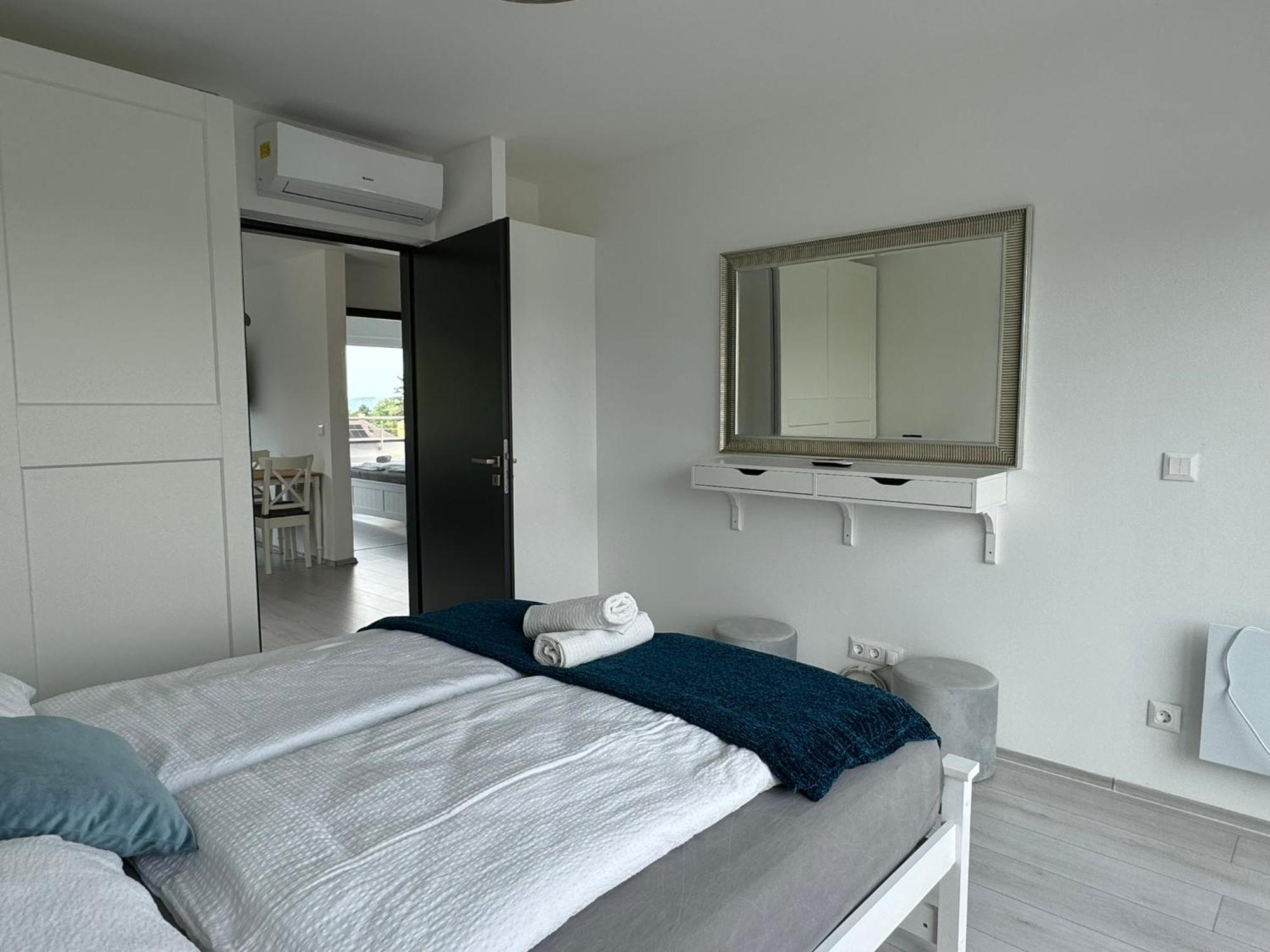 Pauzo Balaton Aparthotel Balatonfoldvar Ngoại thất bức ảnh