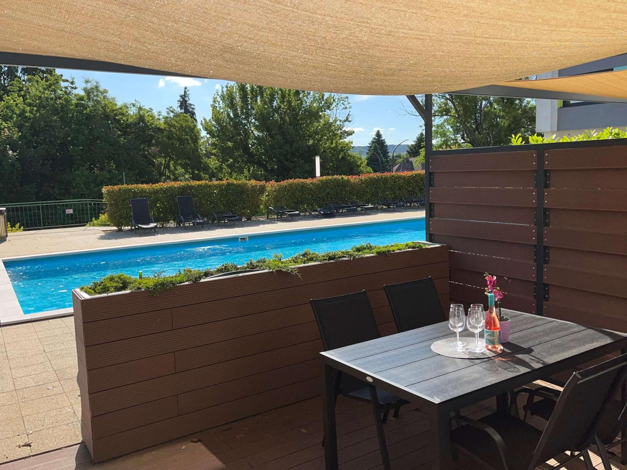 Pauzo Balaton Aparthotel Balatonfoldvar Ngoại thất bức ảnh
